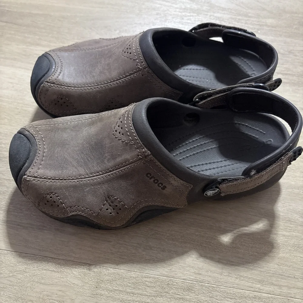 Crocs Swiftwater Leather Clogs Mens 9 Brown Slip On Adjustable Heel Straps